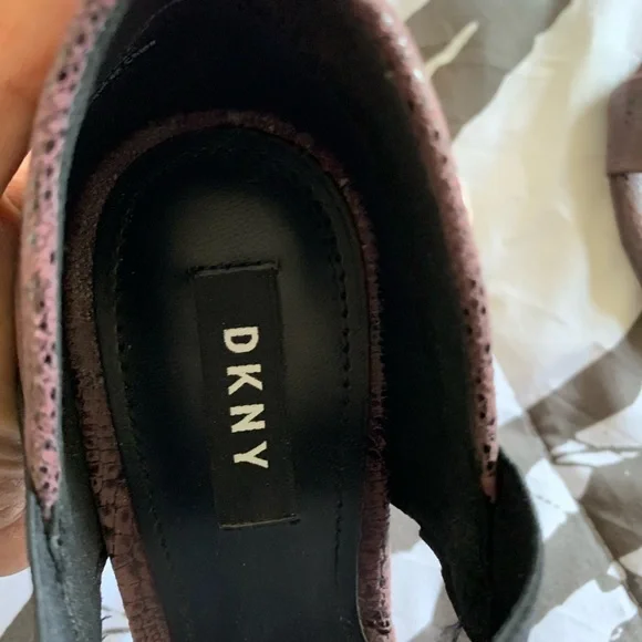 DKNY purple and black heels - Picture 3 of 5